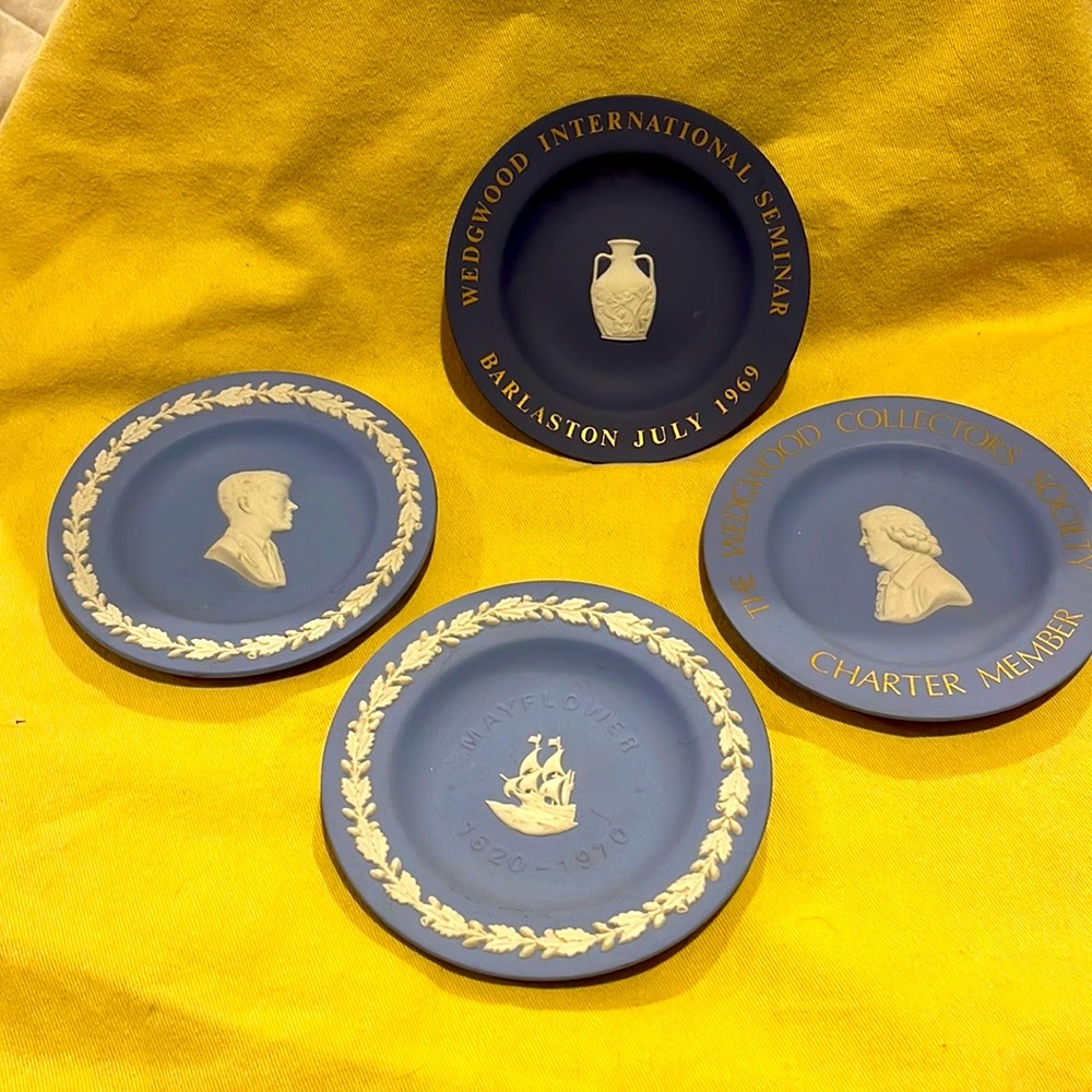 Lot of 4 Wedgwood trinket dishes